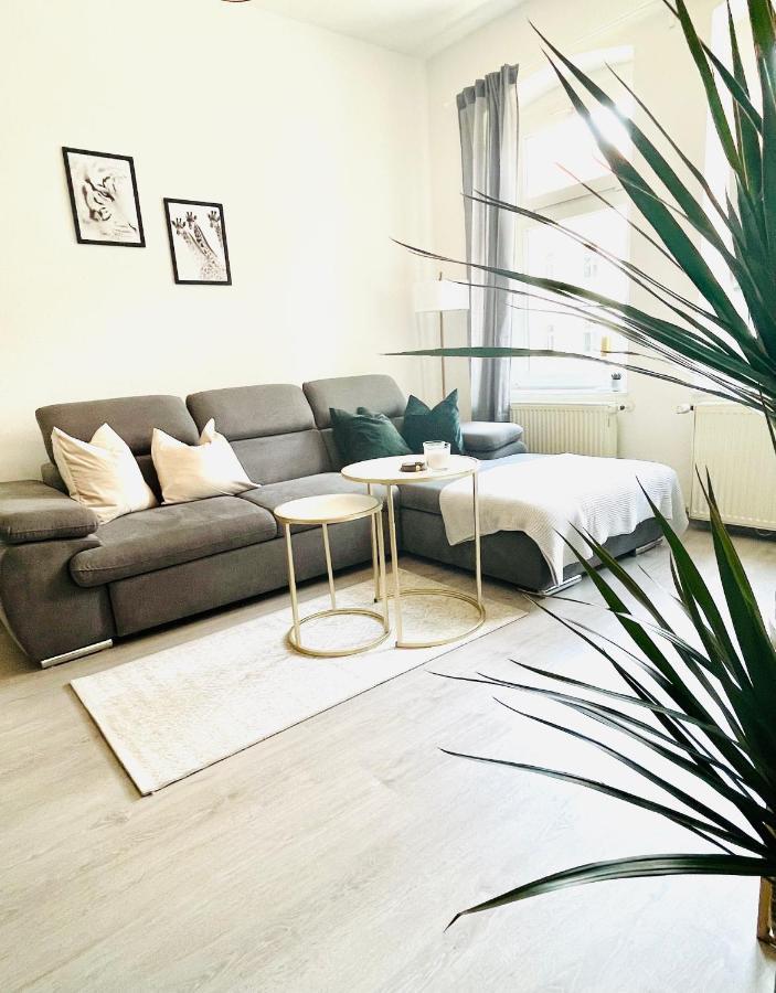 Zentrales Apartment: Modernisiert mit WLAN, Smart-TV und Balkon Erfurt Exterior photo