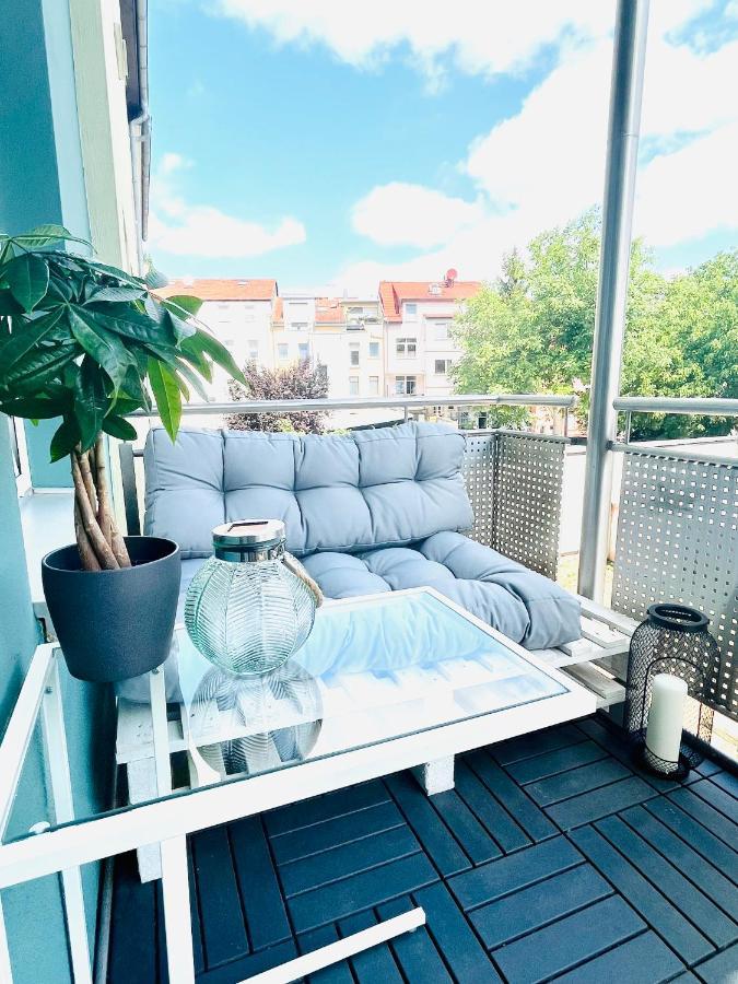 Zentrales Apartment: Modernisiert mit WLAN, Smart-TV und Balkon Erfurt Exterior photo